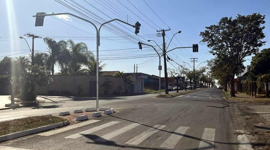 Prefeitura inicia troca e instalação de semáforos na cidade