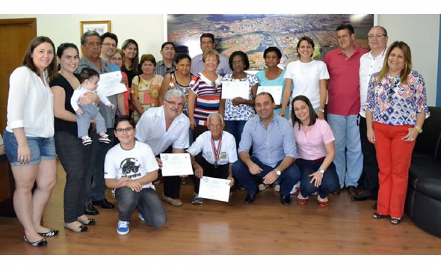 Homenagem aos participantes dos Jogos Abertos do Idoso na Prefeitura de Bebedouro.