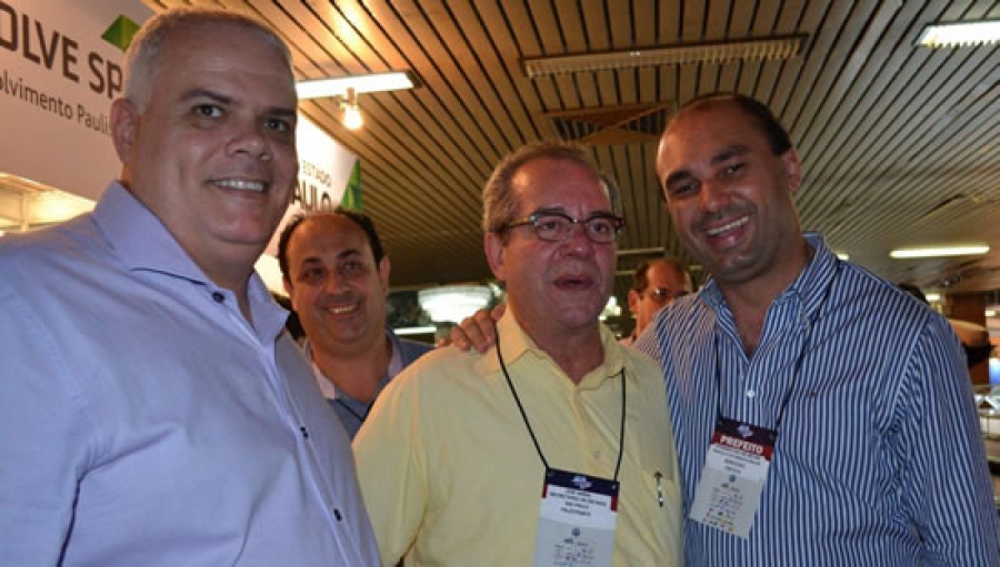 Na foto, o prefeito de Bebedouro, Fernando Galvão e o secretário de Energia do Estado de São Paulo, José Anibal.