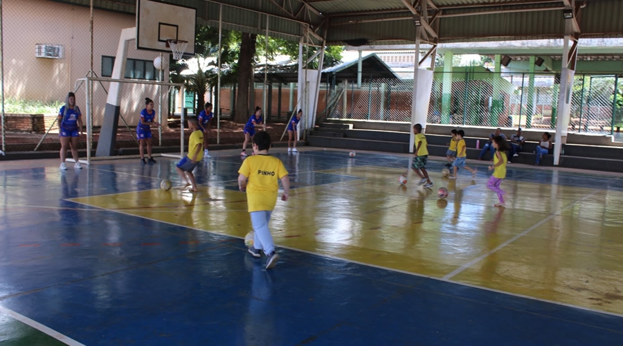 Prefeitura implanta projeto “Futsal nas Escolas”