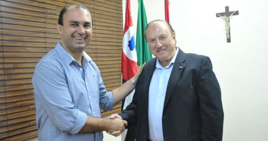 O Deputado Federal José Maria Eymael (PSDC) visitou Bebedouro, nesta terça-feira (16), onde foi recebido pelo prefeito, Fernando Galvão.