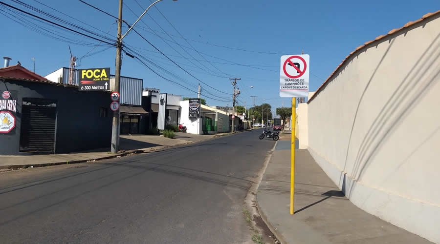 Departamento de Trânsito realiza sinalização no jardim Marajá