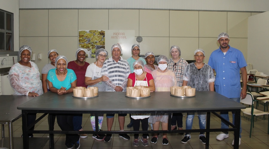 Fundo Social inicia curso para preparação de panetones e doces natalinos