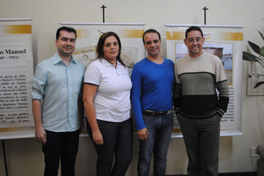 Na foto, o coordenador de Cultura, Glauco Corrêa, a mediadora da escola Abílio Manoel, Marisa Contrin, o professor e idealizador da exposição 100 anos Abílio Manoel, Rogério Carlos Fábio e o chefe de gabinete e cerimonial, Sérgio Serem.