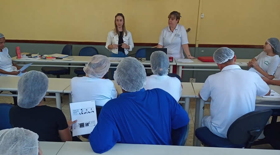 Equipe da Central de Alimentação recebe treinamento de boas práticas para manipulação de alimentos