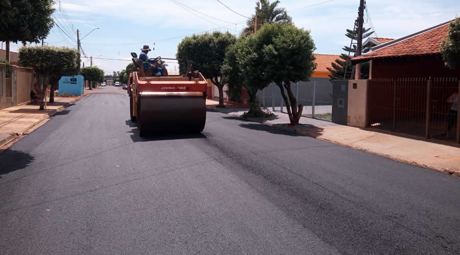 Prefeitura recupera asfalto do centro e setor norte