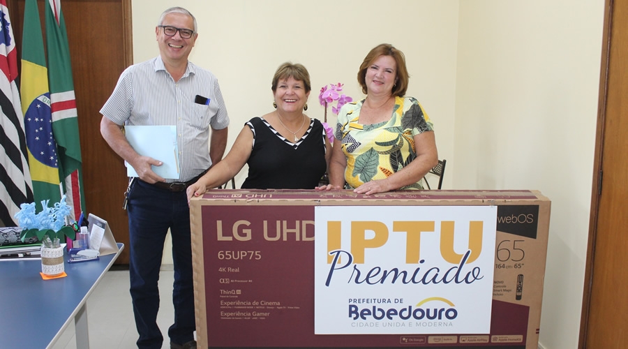 Prefeitura entrega smart TV 65 da Campanha IPTU Premiado