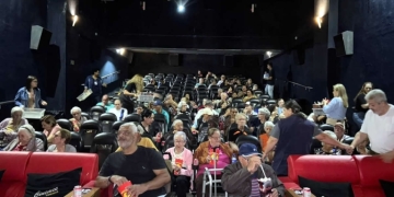 Idosos de Bebedouro participam de sessão especial de cinema durante o Mês da Pessoa Idosa