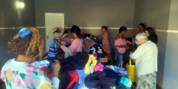 Campanha do Agasalho do Fundo Social leva distribuição de roupas ao CRAS Leste