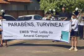 Distrito de Turvínea celebra 103 anos com desfile cívico e bolo de aniversário