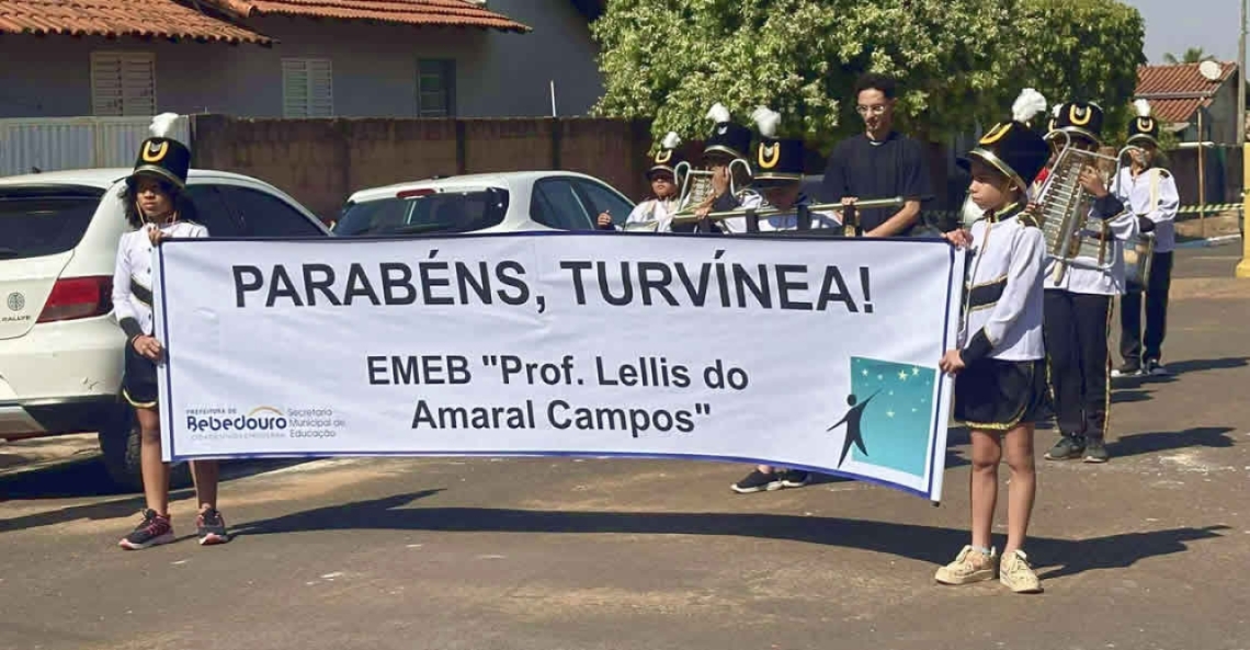 Distrito de Turvínea celebra 103 anos com desfile cívico e bolo de aniversário