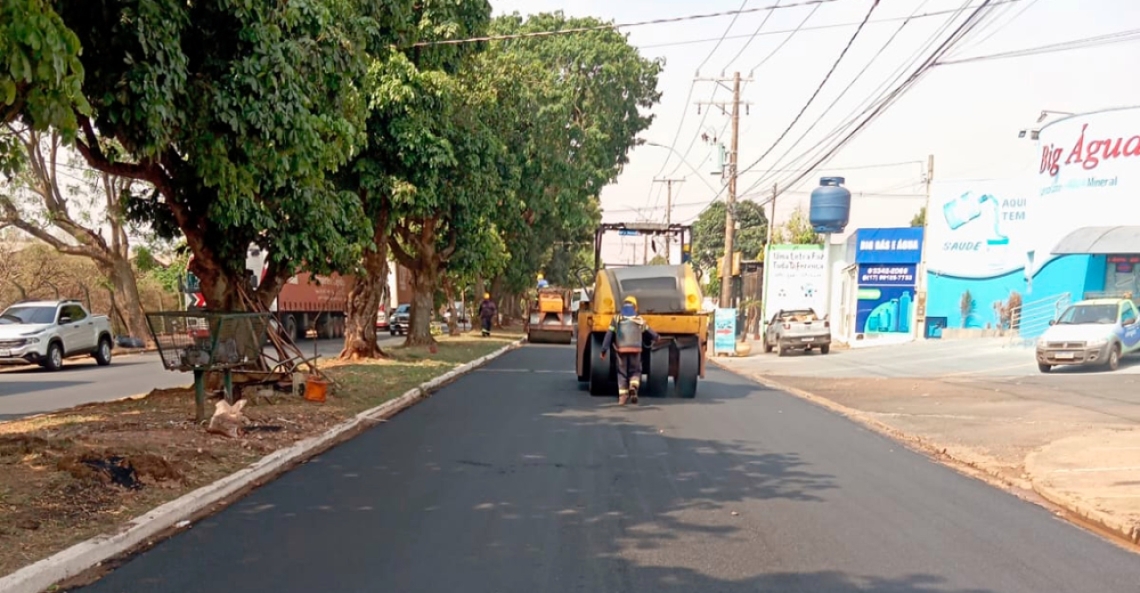 Recapeamento asfáltico na avenida Pedro Paschoal