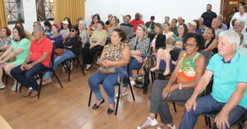 Atletas da Melhor Idade recebem certificado pela participação no JOMI