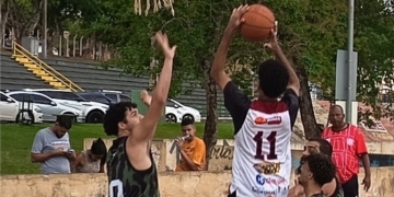 Secretaria de Esportes realiza campeonato de Basquete 3x3 no Parque da Família
