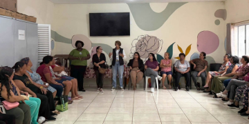 Procon Bebedouro realiza ação educativa para idosos sobre direitos do consumidor