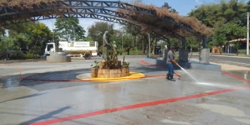 Prefeitura realiza limpeza na Praça Santa Paula Frassinetti