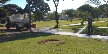 Prefeitura intensifica limpeza e manutenção em praças de diversos bairros da cidade