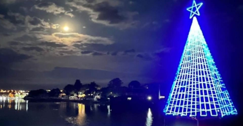 Prefeitura inaugura iluminação de natal na cidade