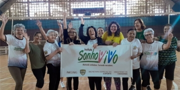 Secretaria de Esportes oferece treinos gratuitos de Vôlei Adaptado para mulheres 58+
