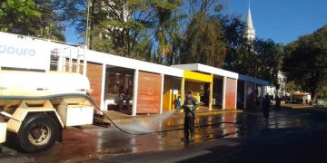 Limpeza da região central utiliza água de reuso e atende área de grande circulação de pessoas