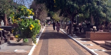 Mais de 3 mil pessoas visitam o Cemitério Municipal no Dia dos Pais
