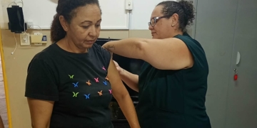 Equipe da ESF Petrônio Stamato Reiff realiza ação de vacinação na EMEB Antonio Carlos Rocha