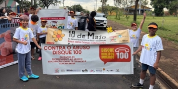 Caminhada mobiliza comunidade no combate à violência contra crianças e adolescentes