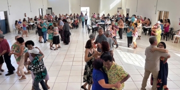 Idosos de Bebedouro participam de integração especial em Taquaral
